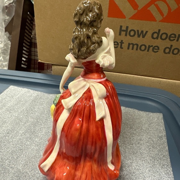 Royal Daulton “Winter” Fugurine - Picture 2 of 6